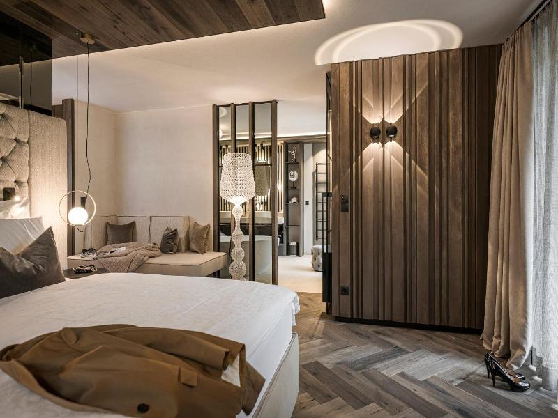 Hotel Bergkristall Zillertal image