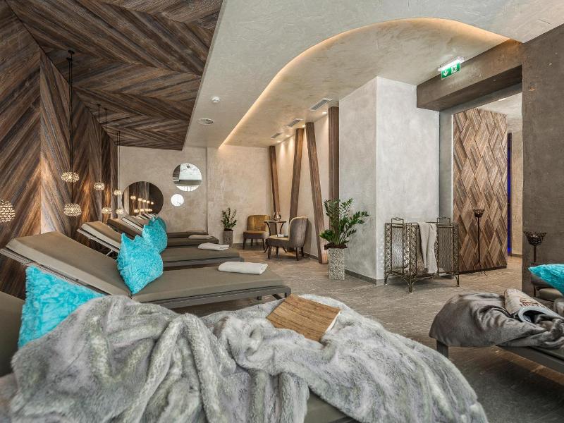 Hotel Bergkristall Zillertal image