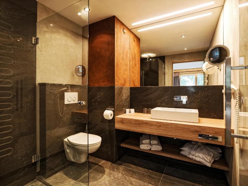 Hotel Bergkristall Zillertal image