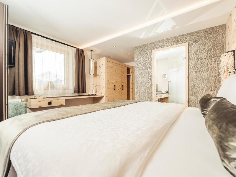 Hotel Bergkristall Zillertal image