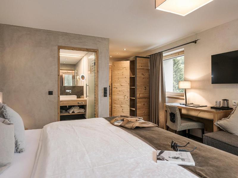 Hotel Bergkristall Zillertal image