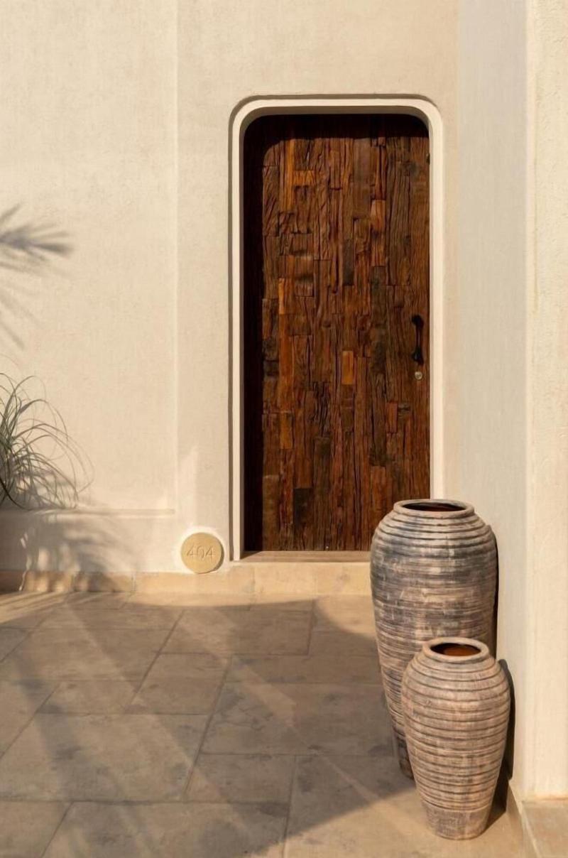 La Vida Retreat — exterior view