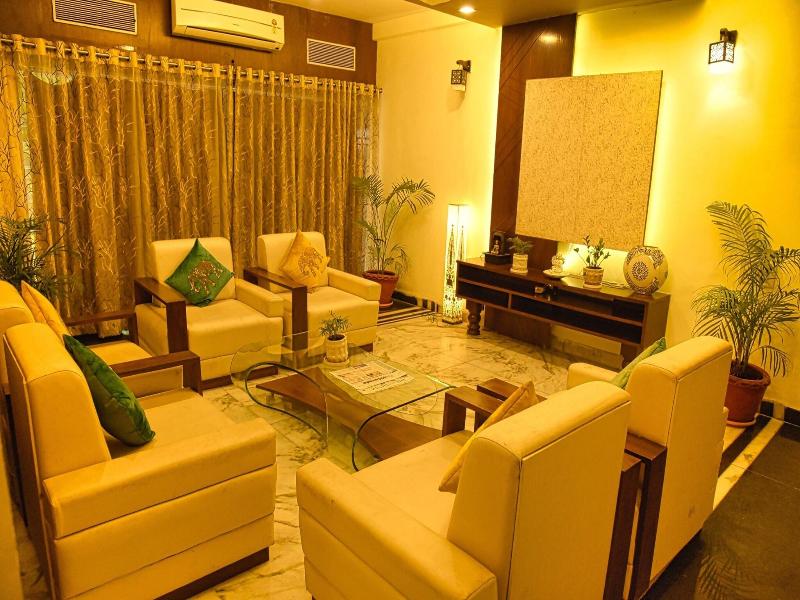 Royal Palms image