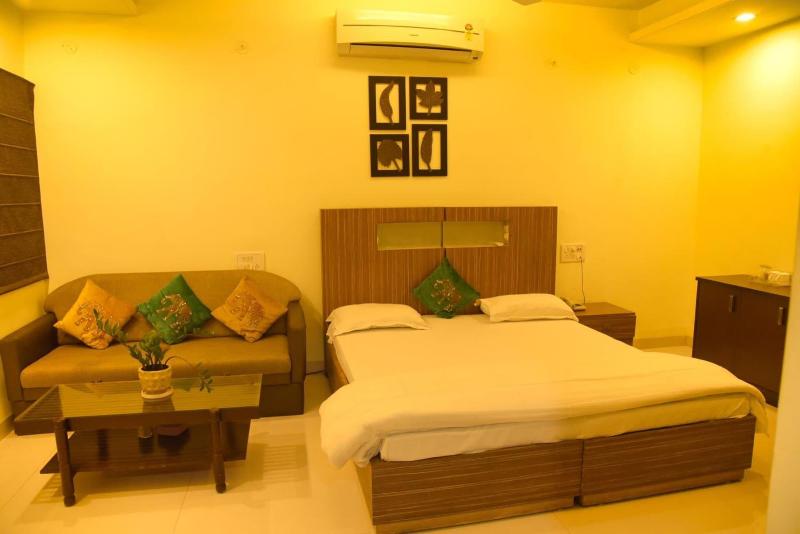 Royal Palms image