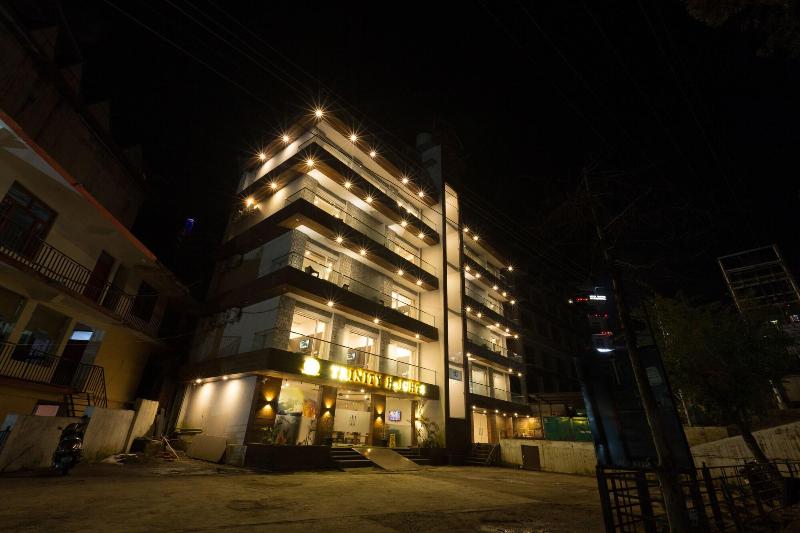 Hotel Trinity Heights — exterior view