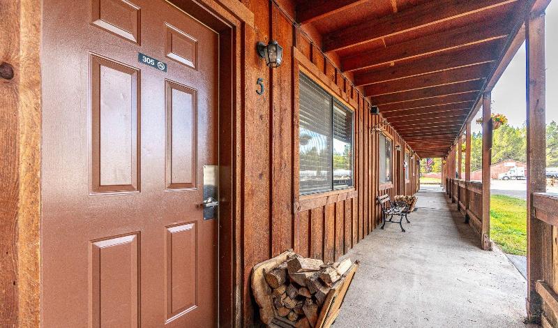 Willamette Pass Inn image