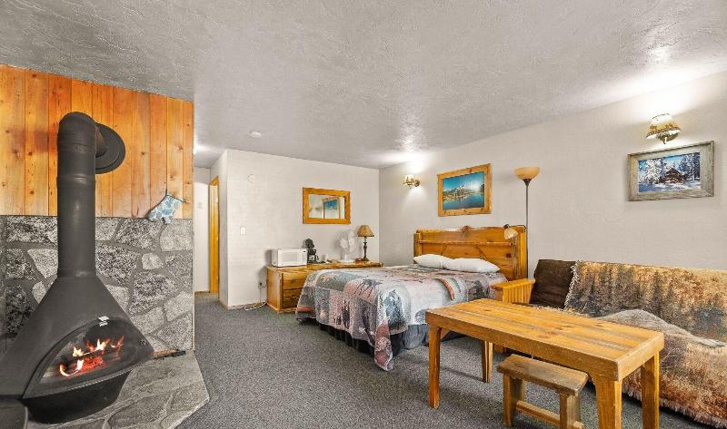 Willamette Pass Inn image