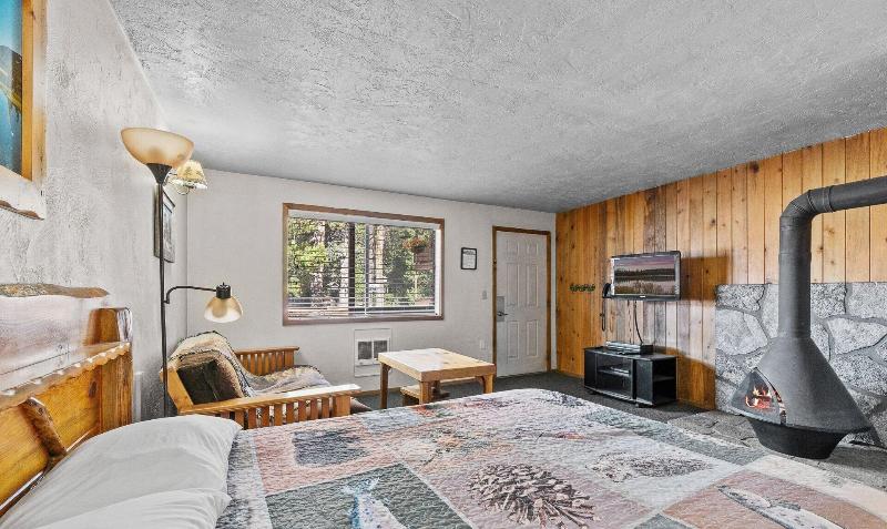 Willamette Pass Inn image