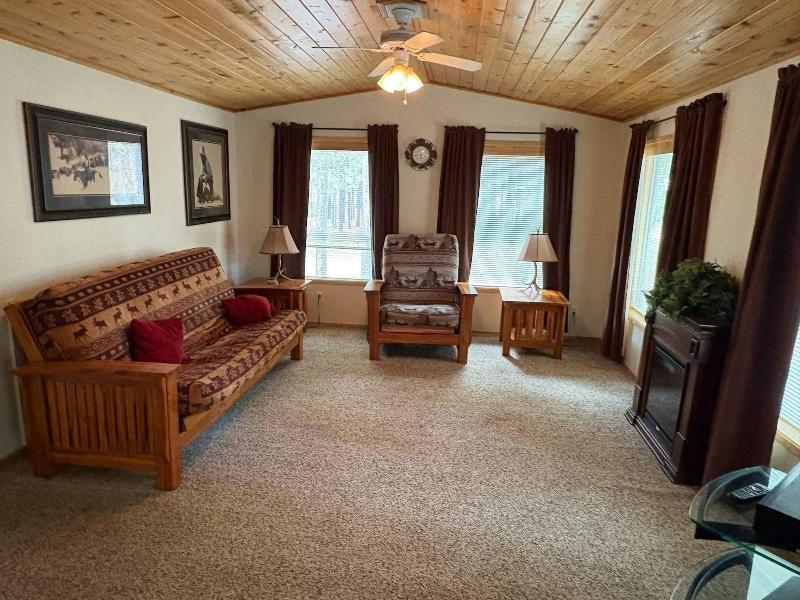 Willamette Pass Inn image