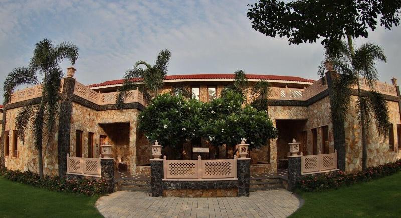 Vikrama Sarovar Portico Pavagadh image