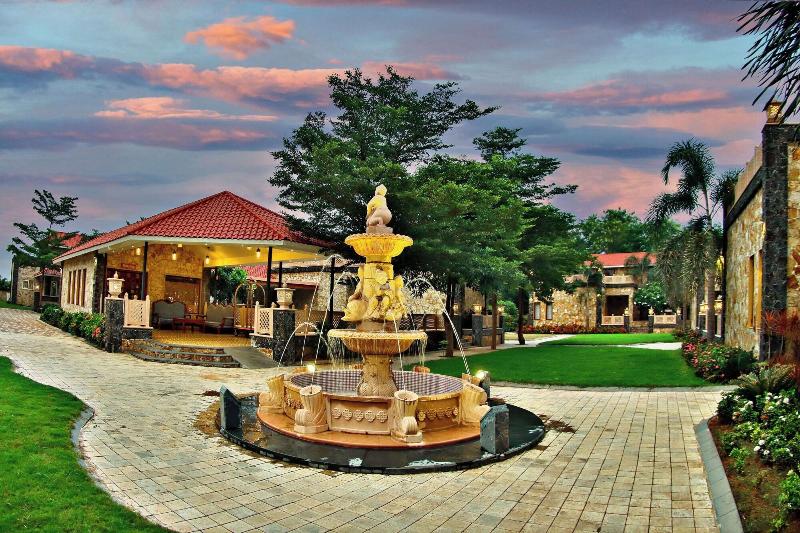 Vikrama Sarovar Portico Pavagadh image