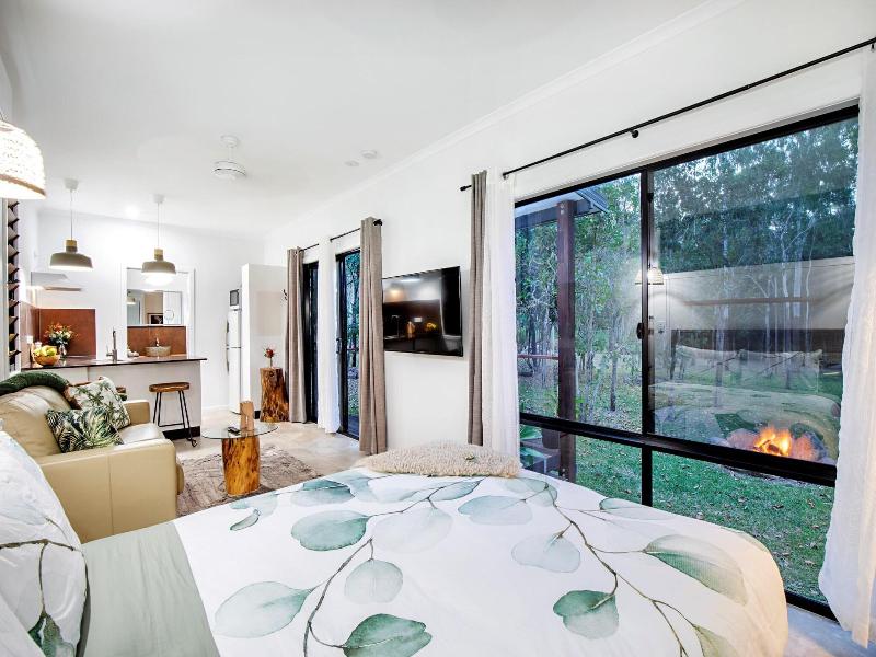 Airlie Beach Eco Cabins - Adults Only image