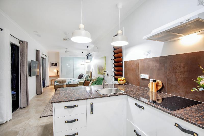 Airlie Beach Eco Cabins - Adults Only image