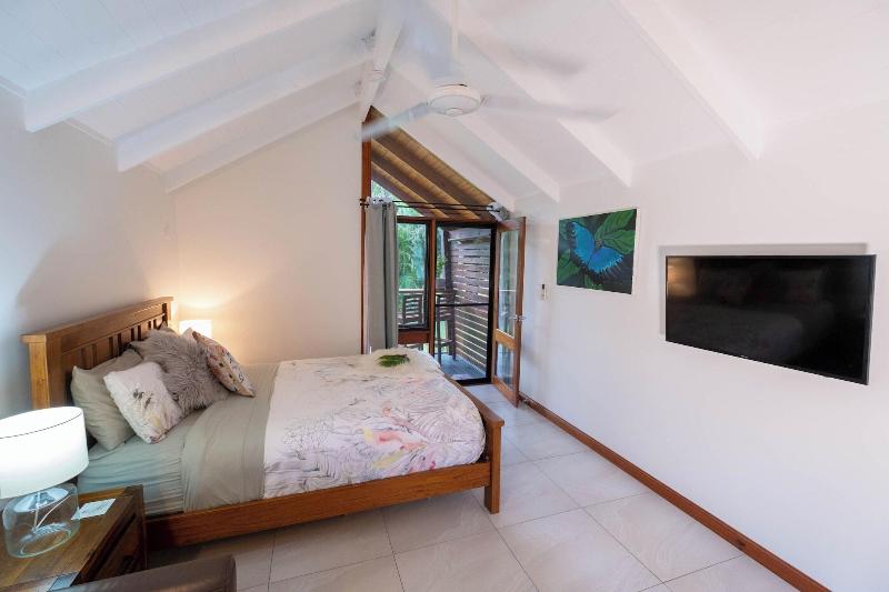 Airlie Beach Eco Cabins - Adults Only image