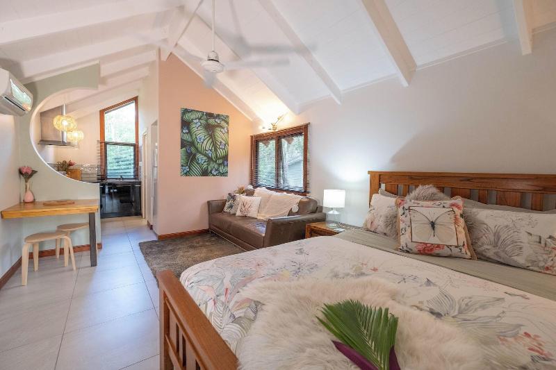 Airlie Beach Eco Cabins - Adults Only image