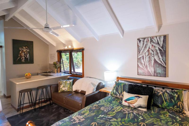 Airlie Beach Eco Cabins - Adults Only image