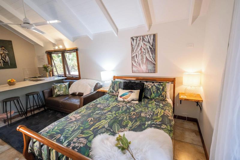 Airlie Beach Eco Cabins - Adults Only image