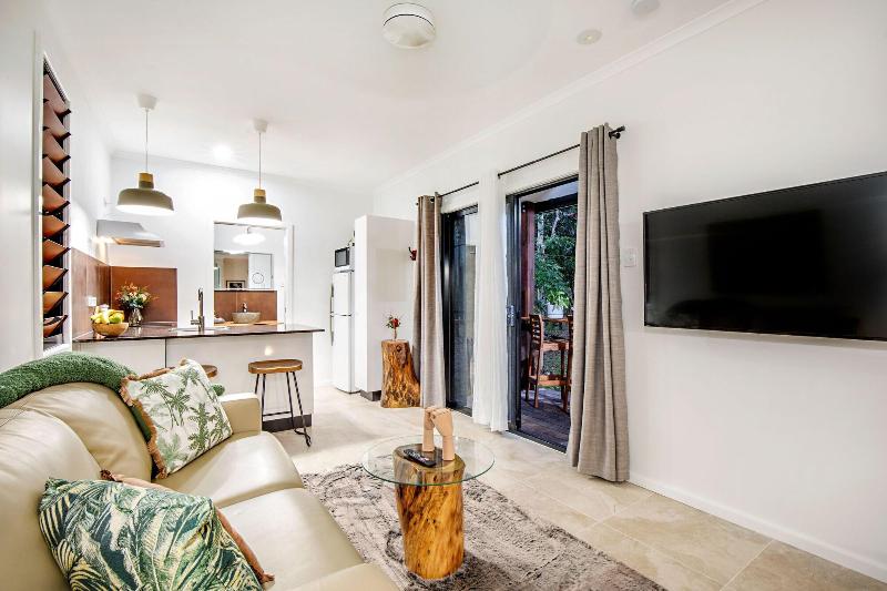 Airlie Beach Eco Cabins - Adults Only image