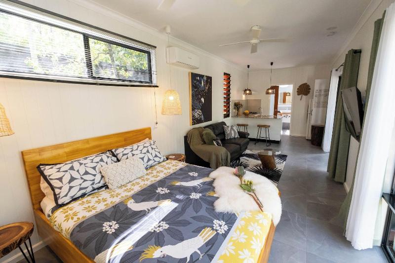 Airlie Beach Eco Cabins - Adults Only image