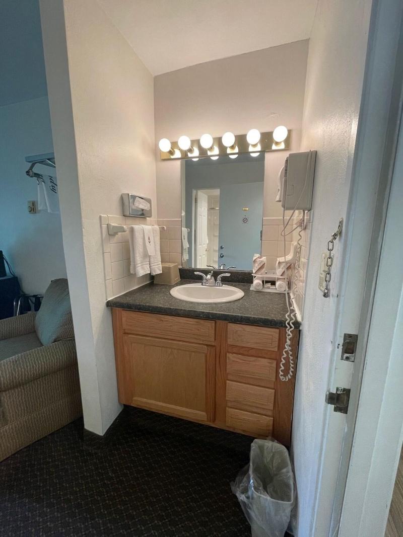 Colonial Brick Inn & Suites image
