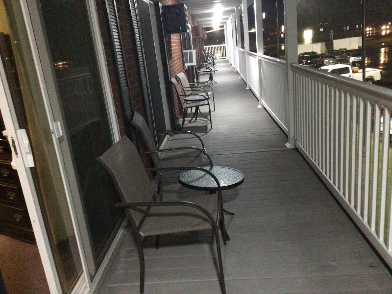 Colonial Brick Inn & Suites image 3