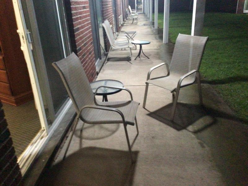 Colonial Brick Inn & Suites image 6
