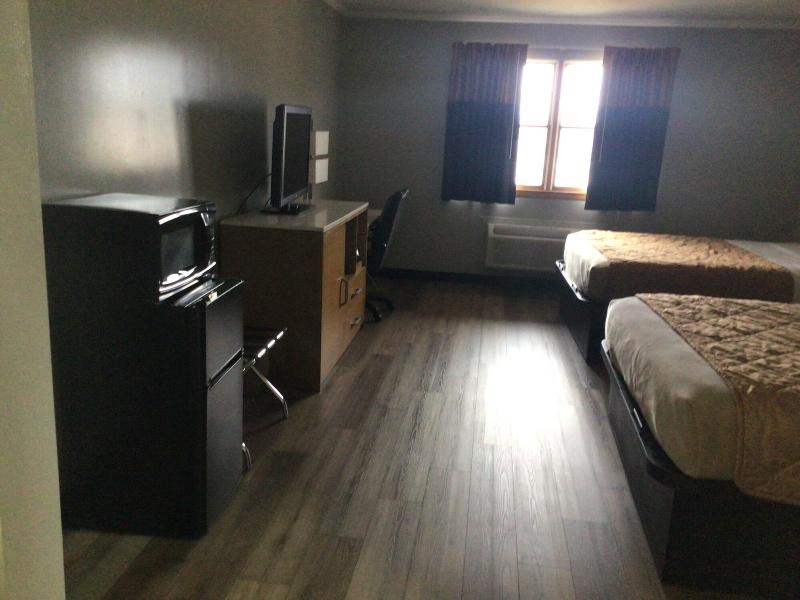 Colonial Brick Inn & Suites image