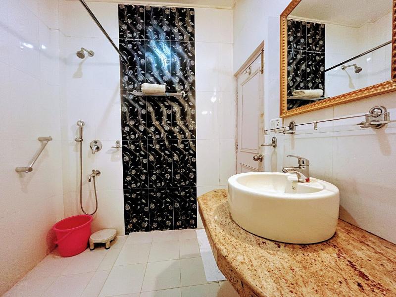 6th Element Cottages image