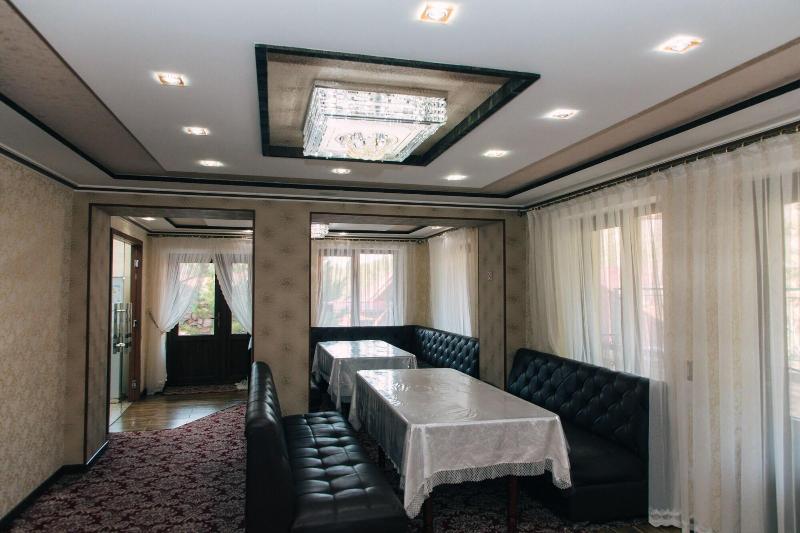 DOUBLE DELUXE KING BED