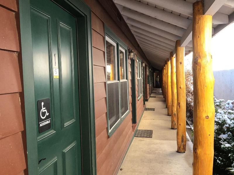Creekside Lodge image 7