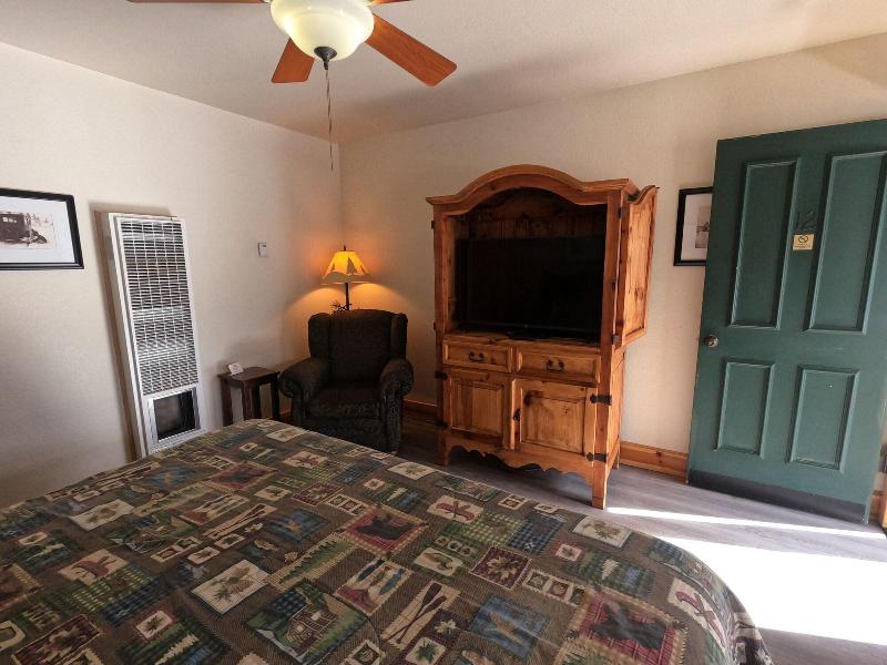 Creekside Lodge image 6