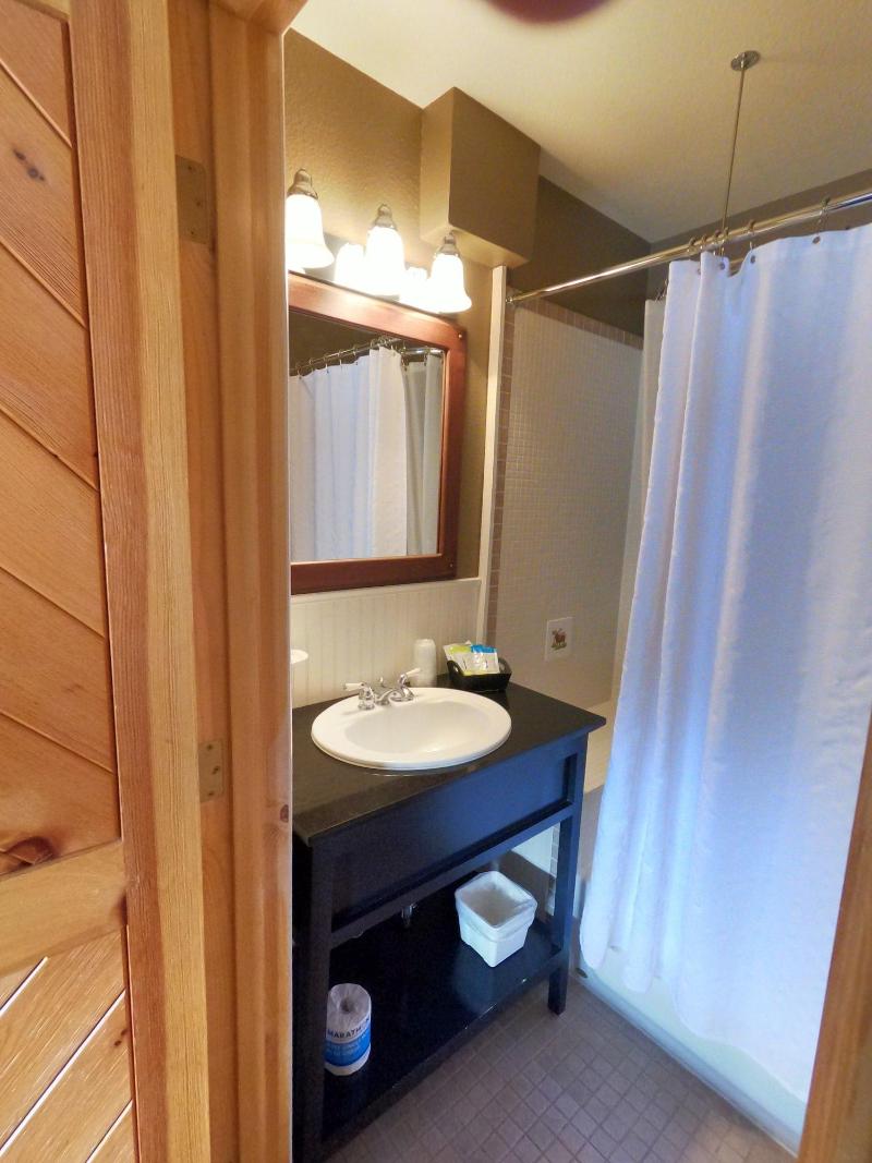 Creekside Lodge image 5