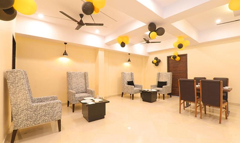 Fabhotel Blueark image