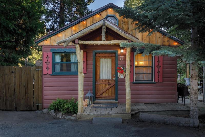 Arrowhead Pine Rose Cabins image