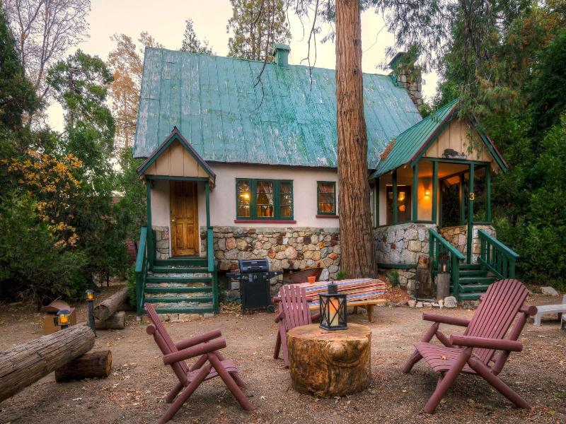 Arrowhead Pine Rose Cabins image