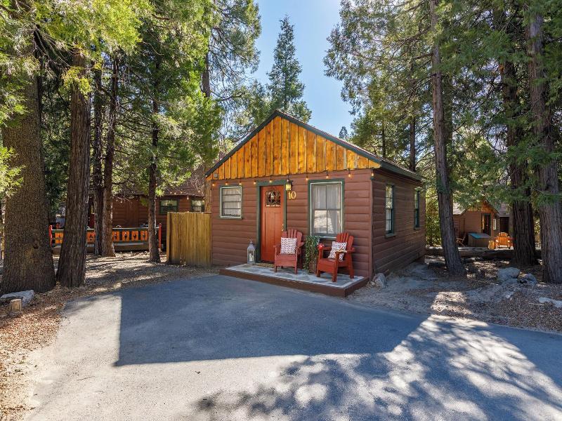 Arrowhead Pine Rose Cabins image