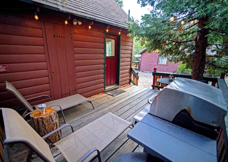 Arrowhead Pine Rose Cabins image