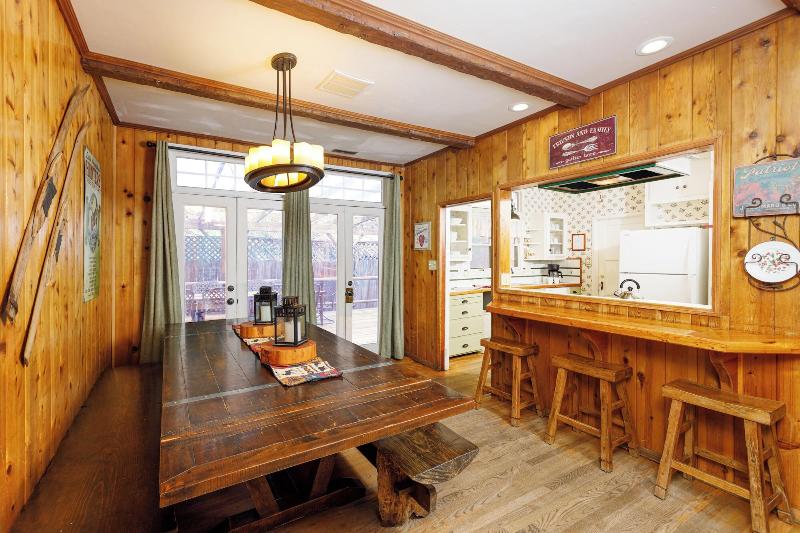Arrowhead Pine Rose Cabins image