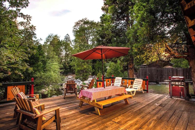 Arrowhead Pine Rose Cabins image