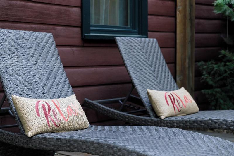 Arrowhead Pine Rose Cabins image