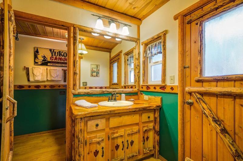 Arrowhead Pine Rose Cabins image