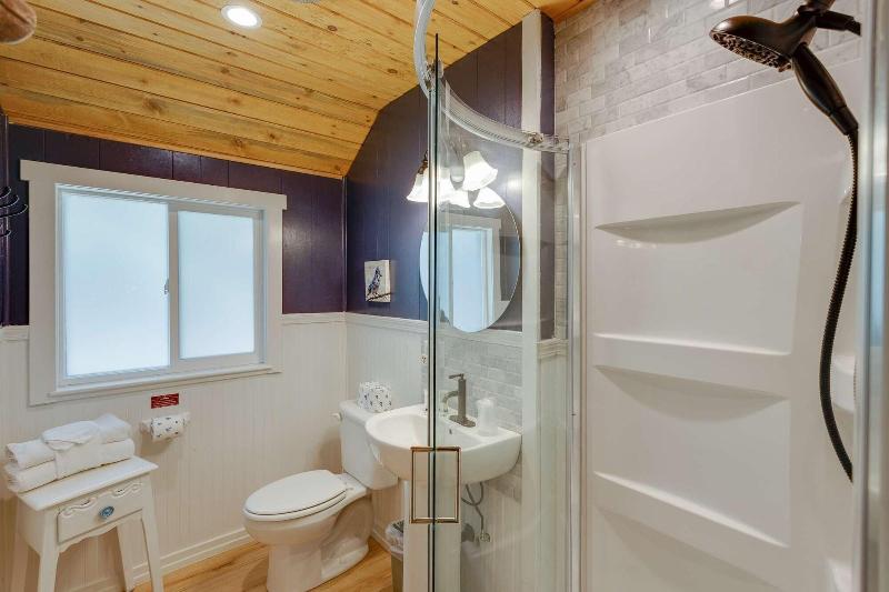 Arrowhead Pine Rose Cabins image