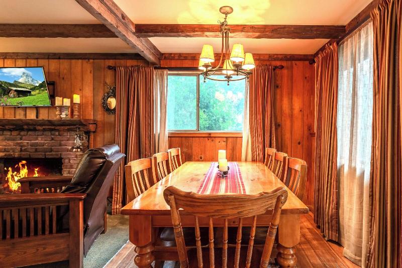 Arrowhead Pine Rose Cabins image