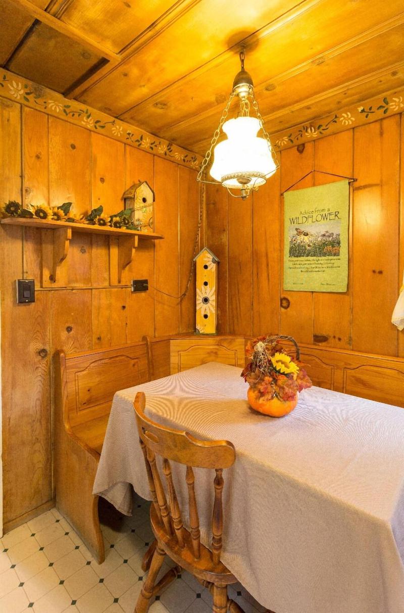 Arrowhead Pine Rose Cabins image