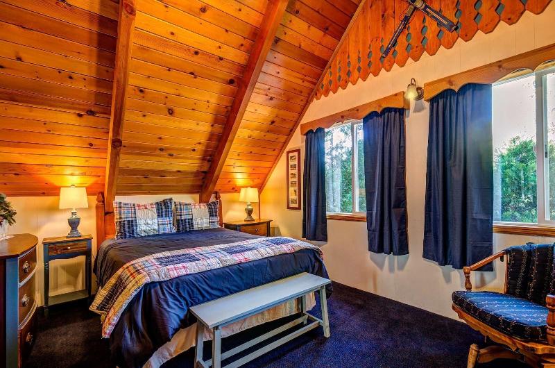 Arrowhead Pine Rose Cabins image