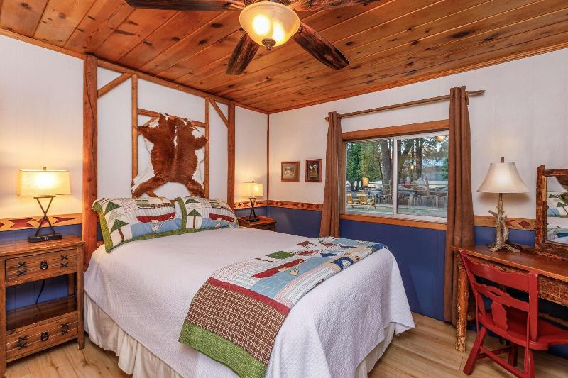 Arrowhead Pine Rose Cabins image