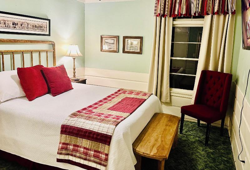 Arrowhead Pine Rose Cabins image