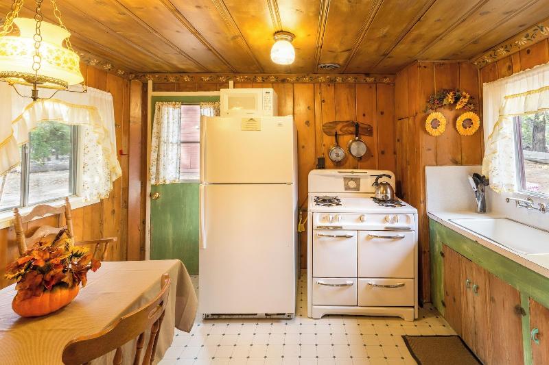 Arrowhead Pine Rose Cabins image