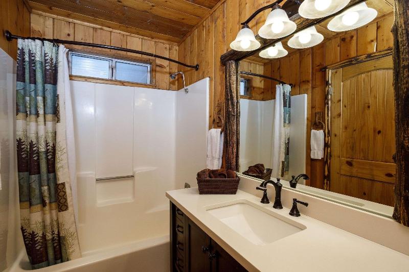 Arrowhead Pine Rose Cabins image