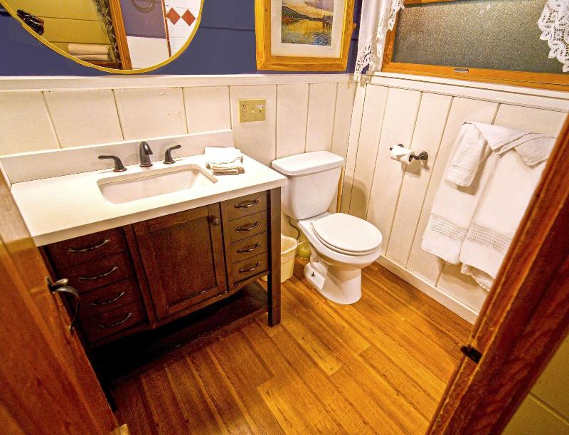 Arrowhead Pine Rose Cabins image